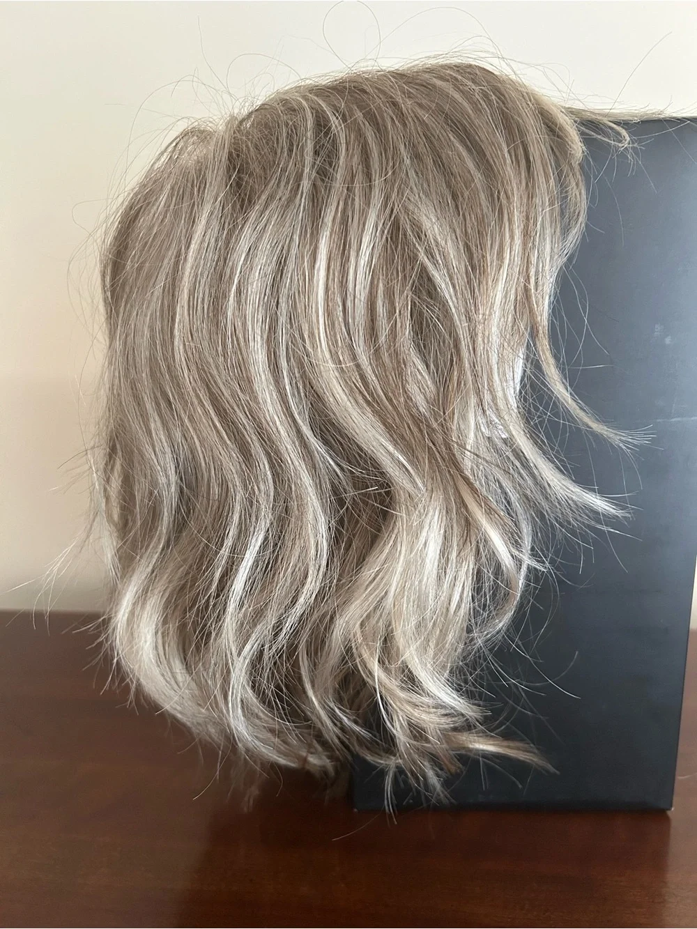 Jaclyn Smith Beachy wig in misty mocha
